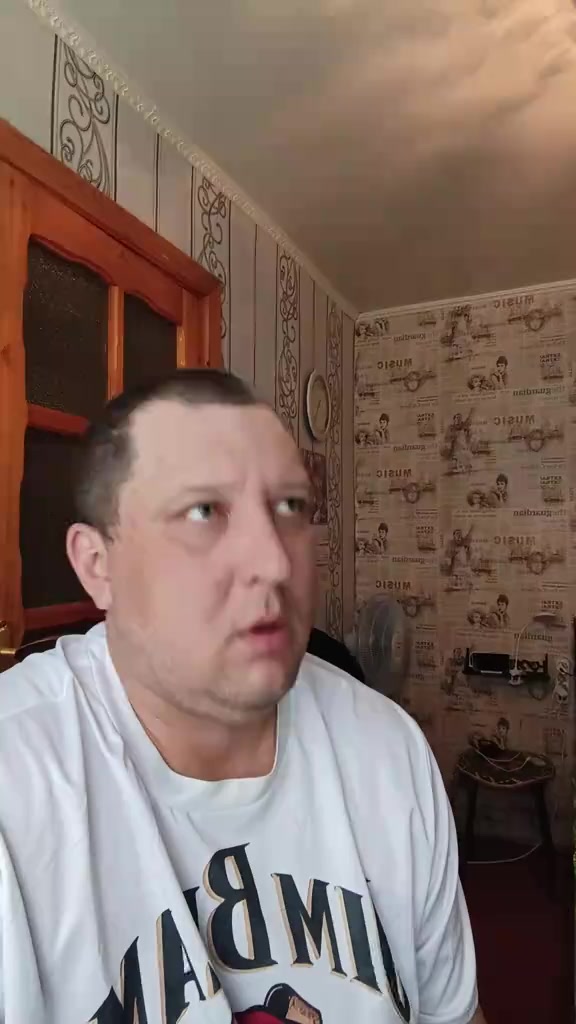 Официант.